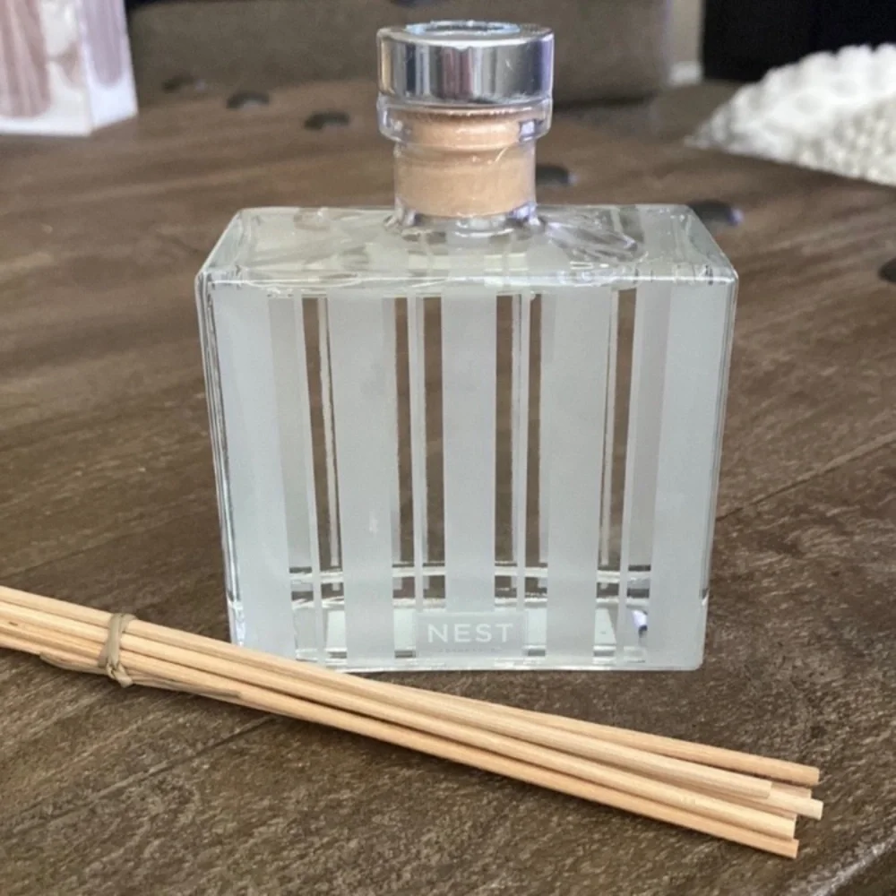 NEST Fragrances CASHMERE SUEDE REED DIFFUSER 5.9 fl oz New Sealed No Box